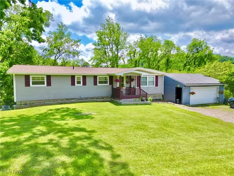 4470 Foxfire Dr, Zanesville, OH 43701