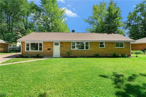 7644 Holly Dr, Mentor On The Lake, OH 44060