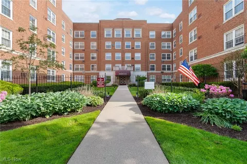 19101 Van Aken Blvd #422, Shaker Heights, OH 44122