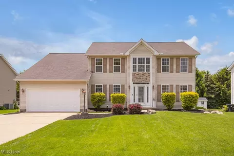 884 Beacon St, Brunswick, OH 44212