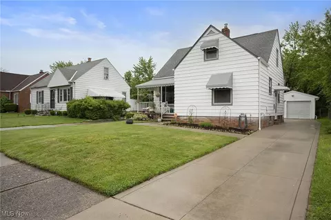 5125 Arch St, Maple Heights, OH 44137 photo 2