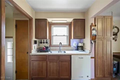 5125 Arch St, Maple Heights, OH 44137 photo 9