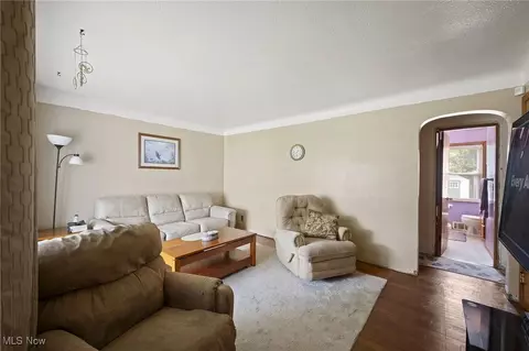 5125 Arch St, Maple Heights, OH 44137 photo 3