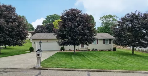 215 Rhine St SW, Sugarcreek, OH 44681