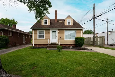 5214 W 25th St, Parma, OH 44134