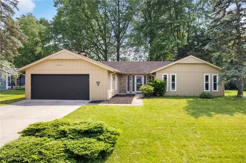 5942 Hickory Trl, North Ridgeville, OH 44039