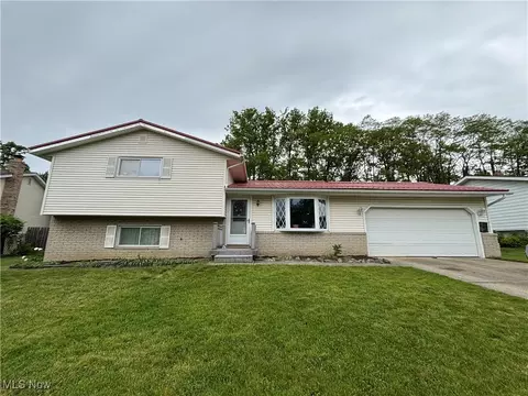 6800 Thoreau Dr, Parma, OH 44129