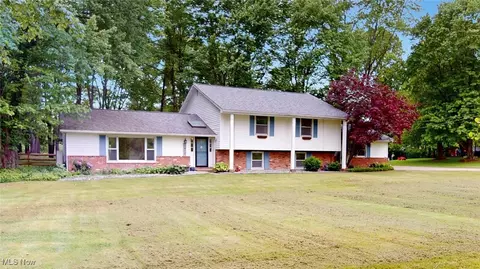 1412 Bell Rd, Chagrin Falls, OH 44022