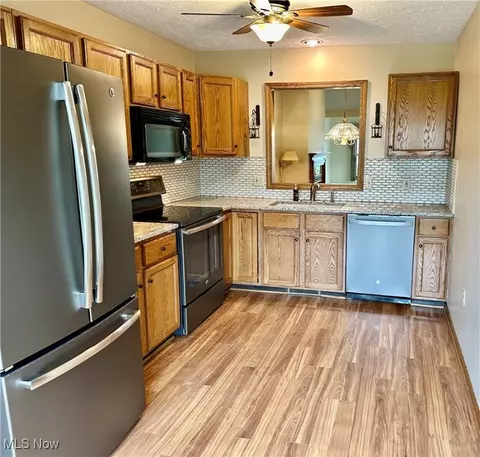 Kitchen - 4748 Preserve Dr NW, Canton, OH 44708 photo 1 of 2