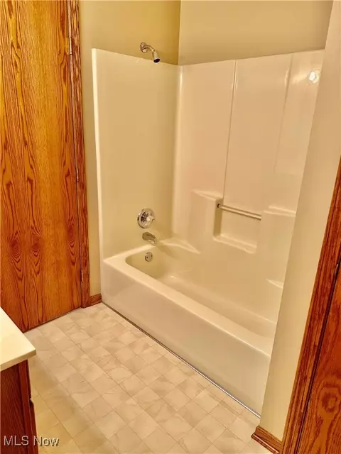 Bath - 4748 Preserve Dr NW, Canton, OH 44708 photo 5 of 5