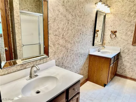 Bath - 4748 Preserve Dr NW, Canton, OH 44708 photo 2 of 5