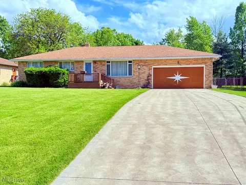 18653 Bonnie Ln, Strongsville, OH 44136