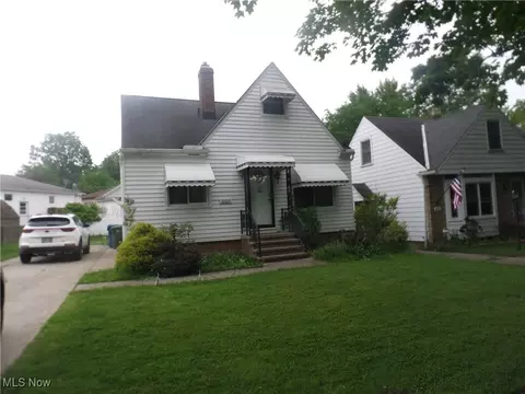 10005 Beaconsfield Dr, Parma Heights, OH 44130
