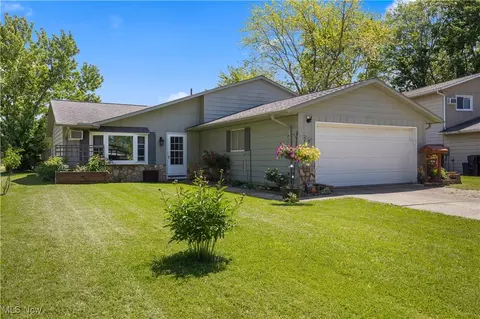102 Potomac Dr, Elyria, OH 44035