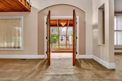 Entry Way - 160 Beech St, Berea, OH 44017 photo 4 of 12