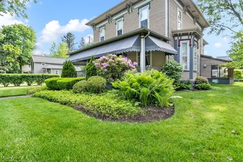 Exterior - 160 Beech St, Berea, OH 44017 photo 5 of 9