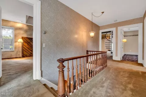 Entry Way - 160 Beech St, Berea, OH 44017 photo 5 of 12