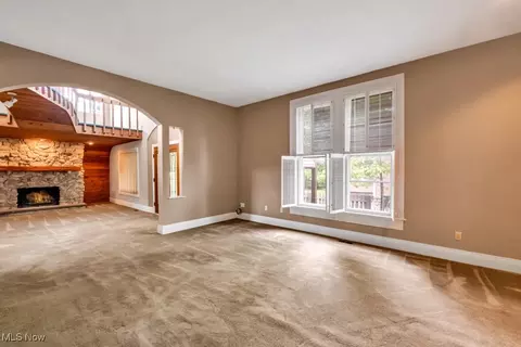 Living - 160 Beech St, Berea, OH 44017 photo 3 of 5