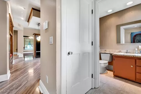 Entry Way - 160 Beech St, Berea, OH 44017 photo 11 of 12