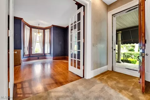 Entry Way - 160 Beech St, Berea, OH 44017 photo 2 of 12