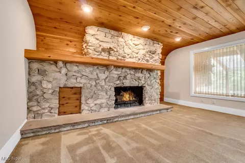 Living - 160 Beech St, Berea, OH 44017 photo 1 of 5