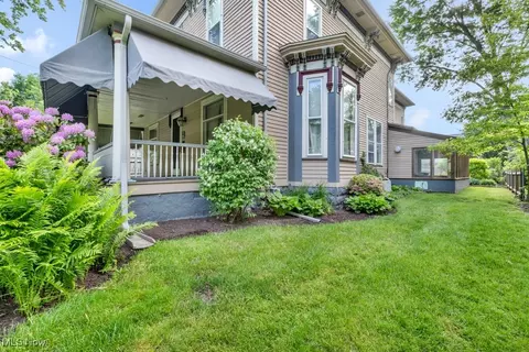 Exterior - 160 Beech St, Berea, OH 44017 photo 6 of 9