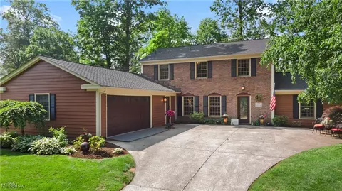 177 N Park Dr, Aurora, OH 44202