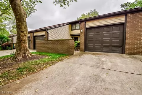 4473 Habersham Ln S, Richmond Heights, OH 44143