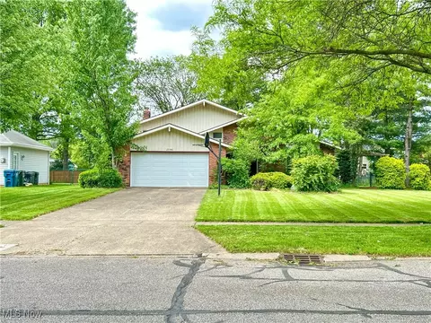 25946 Tallwood Dr, North Olmsted, OH 44070