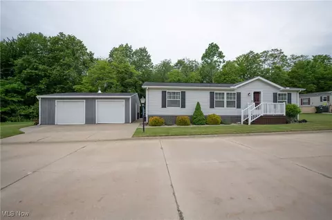 5725 Joleda Dr SW, Canton, OH 44706