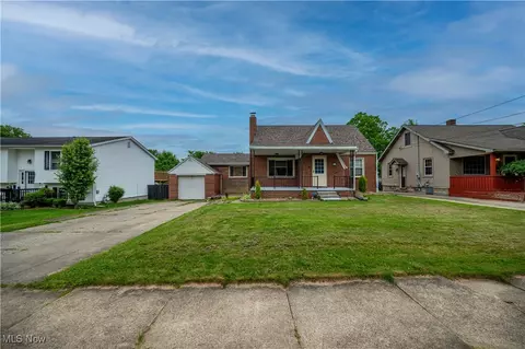 227 S Main St, Austintown, OH 44515