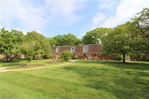 6478 State Rd #G8, Parma, OH 44134