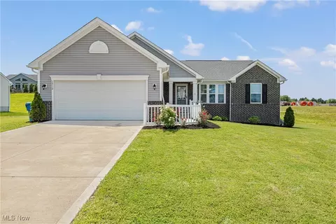 1512 Gate House St NE, Canton, OH 44721