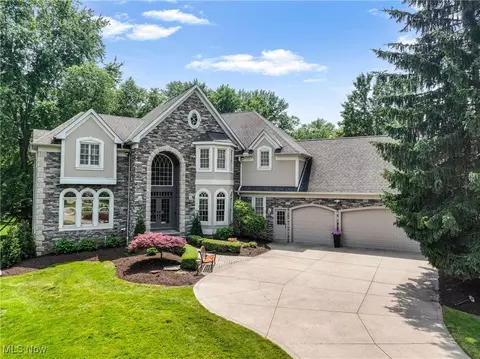 7400 Hillside Ln, Solon, OH 44139