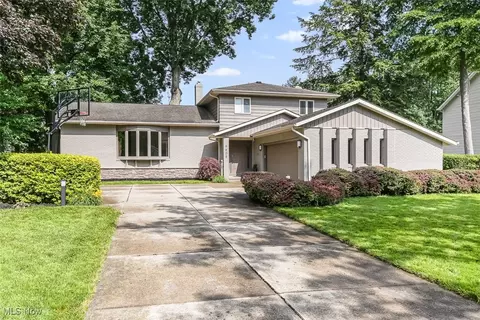 6605 Duneden Ave, Solon, OH 44139