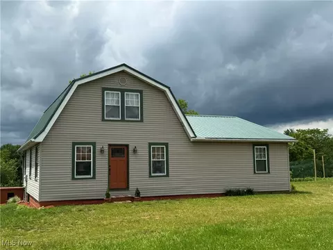 71322 Sharon Rd, Bridgeport, OH 43912