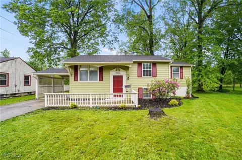 2405 Parkwood Dr NW, Warren, OH 44485