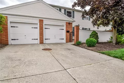 108 Doncaster Ct #108, Mentor, OH 44060