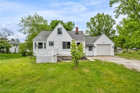 8355 Eagle Rd, Kirtland, OH 44094