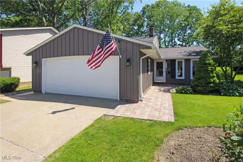 27913 Knickerbocker Rd, Bay Village, OH 44140