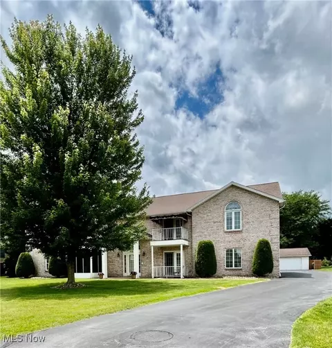 930 Pearson Cir #4, Youngstown, OH 44512