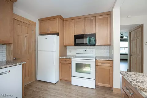 73 77 Prospect St, Berea, OH 44017 photo 15