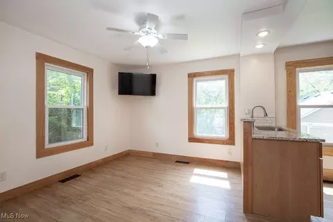 73 77 Prospect St, Berea, OH 44017 photo 10
