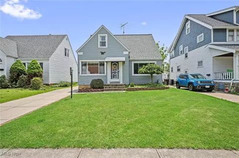 8205 Ivandale Dr, Parma, OH 44129