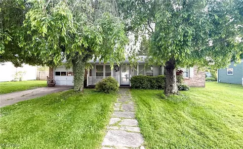 108 Bryan Dr, Saint Marys, WV 26170