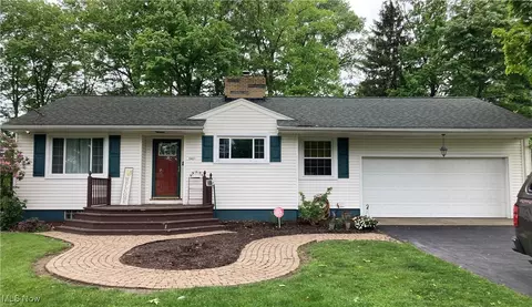3401 Lynwood Dr NW, Warren, OH 44485