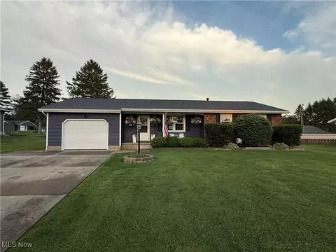 458 W Lawndale Pl, Zanesville, OH 43701