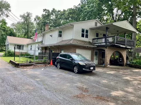 1088 Buena Vista Dr, Akron, OH 44319