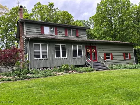 38474 Longs Crossing Rd, Leetonia, OH 44431