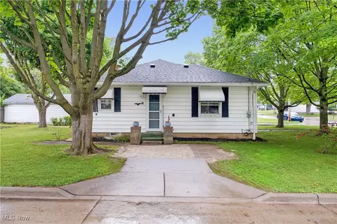 38 Marion Ave, Mogadore, OH 44260